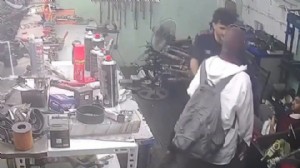 Erkekleri taciz eden kadına gözaltı!
