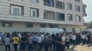 Eşini ve çocuklarını bıçaklayıp kendini astı