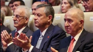 Eski CHP Genel Başkanı'ndan Özgür Özel'e destek