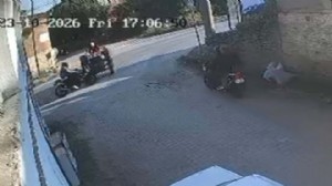 Feci kaza: Önce traktöre sonra durağa çarptı!
