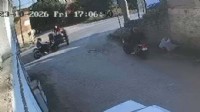 Feci kaza: Önce traktöre sonra durağa çarptı!