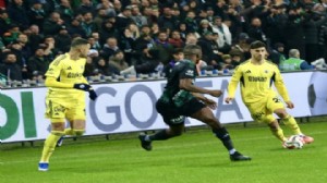 Fenerbahçe zorlu deplasmandan 3 puanla çıktı