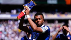 Fransa kazandı, Mbappe rekor kırdı!