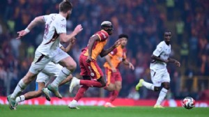 Galatasaray, Ajax'a karşı ilkin peşinde