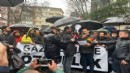 Gazetecilerden barikatlar arasında basın açıklaması