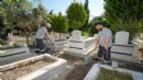 Gaziemir'in mezarlık ve camilerinde bayram temizliği