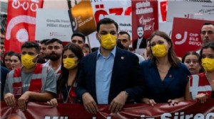 Murat Çalık'a destek için 'sarı maske' eylemi