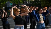 Gençlik coşkusu Bornova sokaklarında yükseliyor