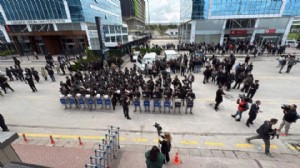 Genel Merkez'de yüksek tansiyon: Polis tahliye için devrede!