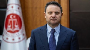 Gürlek: Mahkeme salonları siyaset arenası değil