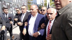 Gürsel Tekin, CHP'nin eski İstanbul İl Binası'na geldi