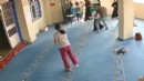 İmamdan hayat kurtaran Heimlich manevrası!