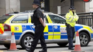 İngiltere’de trende bıçaklı saldırı: Çok sayıda kişi yaralı!