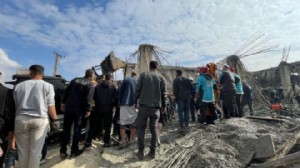 İnşaat çöktü: İşçiler göçük altında kaldı!