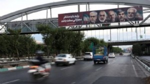 İran’da maskeli, şapkalı insanlara dikkat uyarısı!