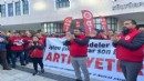 İşçilerin eylemi 2. gününde... Sendikadan Tugay'a çağrı: Aile içindeki kavgaya son verilmeli!