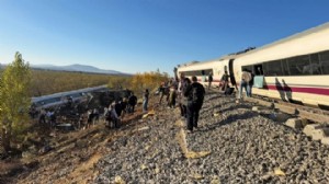 İspanya'da tren faciası: En az 39 kişi hayatını kaybetti