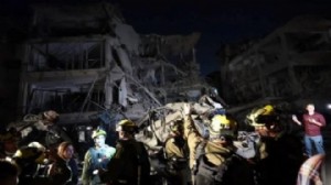İsrail'de 9 bina tamamen yıkıldı, 3 kişi öldü