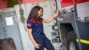İzmir İtfaiyesi'nin ilk ve tek kadın şoförü!