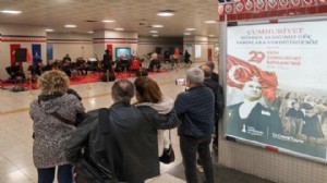 İzmir Metrosu’nda Cumhuriyet coşkusu