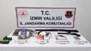 İzmir'de 1 kilo uyuşturucu ele geçirildi: 8 gözaltı