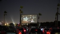 İzmir'de arabada film keyfi!