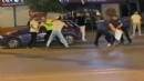İzmir'de ceza yazan polise saldırdılar!