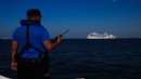 İzmir'de deniz polisi kruvaziyerle gelen turistlerin huzuru için görev başında