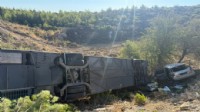 İzmir'de feci kaza... Otobüs ile otomobil çarpıştı: Can kaybı var!