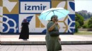 İzmir'de sıcak hava bunalttı, kışlık şemsiyeler çıktı!