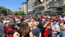 İzmir'deki grevde 6. gün: İşçiler sendika binası önünde