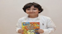 İzmir’de 9 yaşındaki yazar kitabını tanıttı