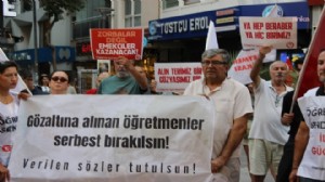 İzmir’de ‘öğretmenlere gözaltı’ tepkisi