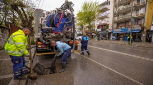 İzmir’de yağış mesaisi: İZSU 763 personel ve 366 araçla sahada