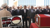 İzmirli vekilin babasının cenaze töreninde Özgür Özel'in ismi çelenkten söküldü