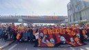 İzmirliler, Galatasaray'ı havalimanında karşıladı