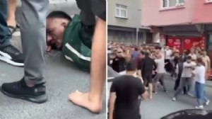 Kadını sokakta defalarca bıçakladı: Linç edildi