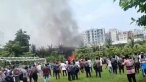 Kampüse savaş uçağı düştü: Ölü ve yaralılar var!