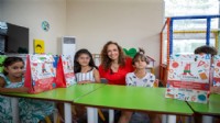 Karşıyaka'da 2 bin öğrenciye kırtasiye seti