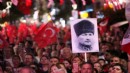 Karşıyaka'da binler fener alayında buluştu
