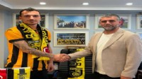 Karşıyaka'dan ayrılan İlyas imzayı attı