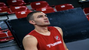 Karşıyaka’da efsanenin oğlu parkede
