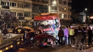 Katliam gibi kaza: TIR araçları biçti!
