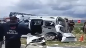 Katliam gibi kazada 4 ölü, 2 yaralı!