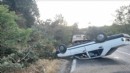 Kiraz’da otomobil devrildi: 2 kişi yaralandı