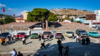 Klasik otomobil tutkunları Bergama'da buluştu