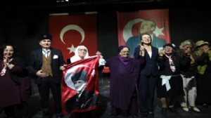 Konak’ın çınarlarından Cumhuriyet gösterisi