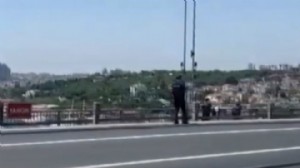 Köprüde sıcak anladı: Silahlı şüpheli gözaltına alındı!