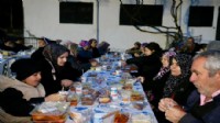 Köy meydanında ramazan buluşması