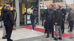 Kuyumcuda silahlı soygun: Müdahale eden polis vuruldu!